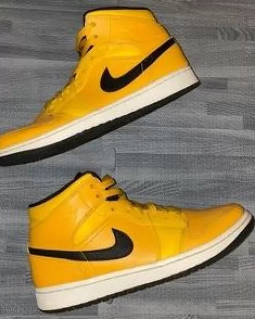 Nike Air Jordan 1 Mid amarillas y logo negro. - Tienda del Oso | Tienda de Zapatillas 