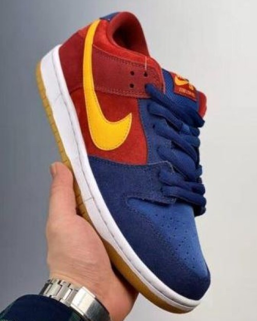 Nike SB Dunk Low rojas con azul y logo amarillo - Tienda del Oso | Tienda de Zapatillas 